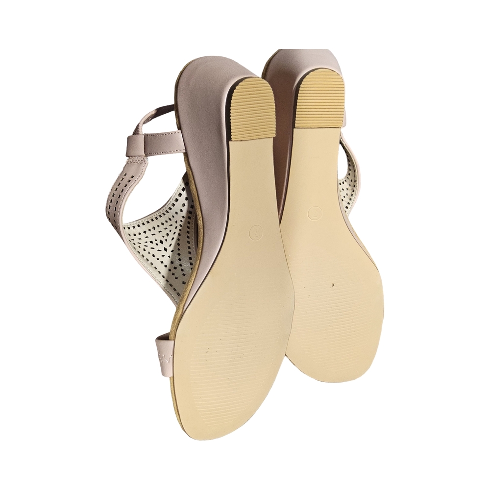 NWOT Cream Boho Sandals with T Strap and Open-Toe Design Size 7 - Picture 3 of 8